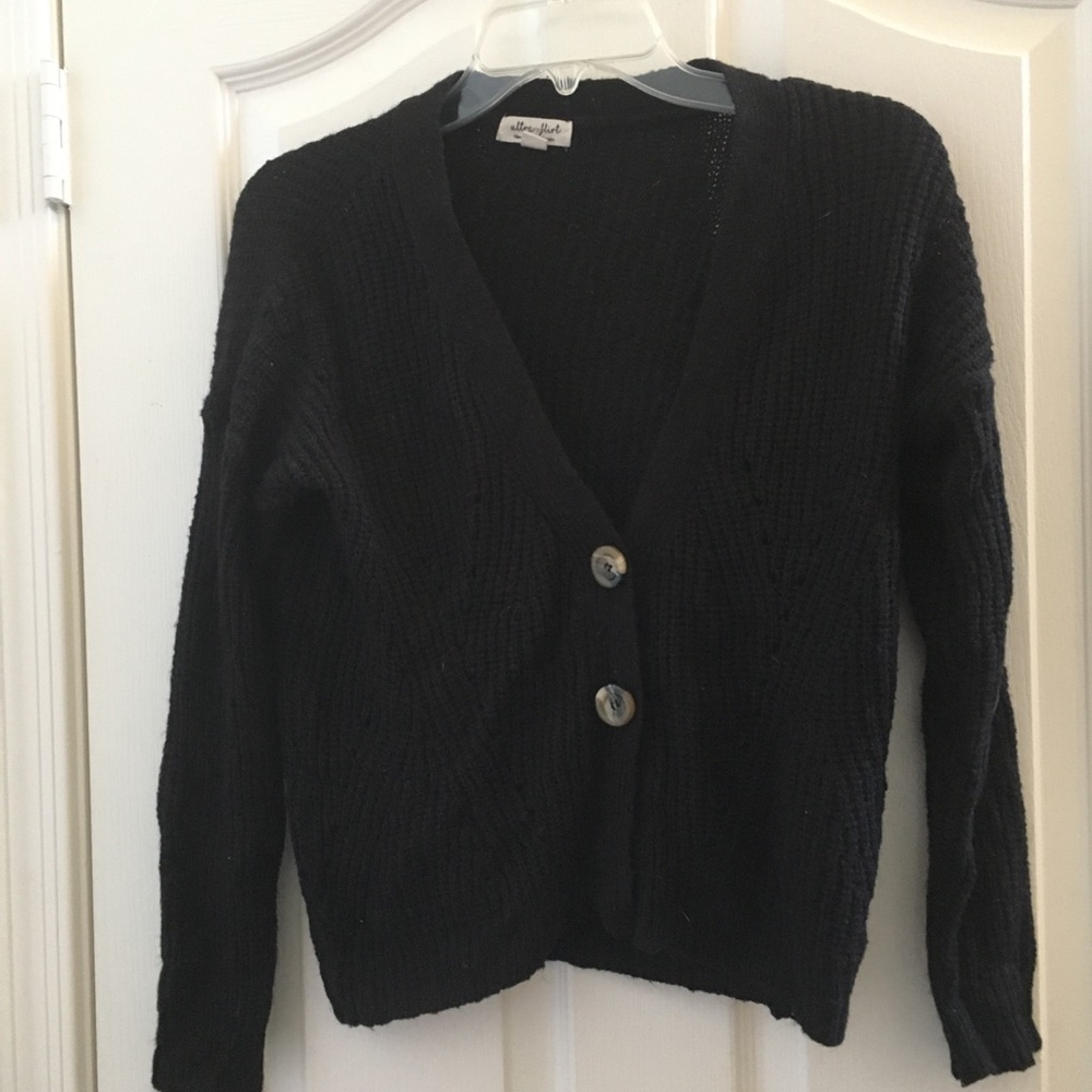 FINAL MARKDOWN Ultra flirt cardigan medium